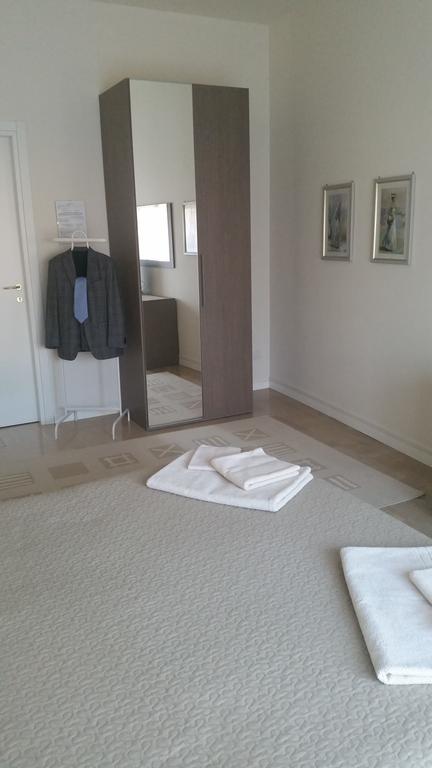 Ai Due Vecchi Ulivi Bed and Breakfast Garlate Δωμάτιο φωτογραφία